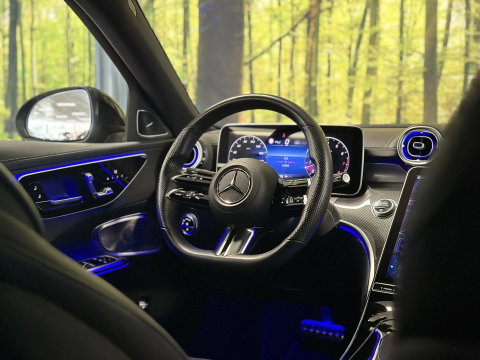 Mercedes-Benz C-Klasse 300 4MATIC AMG Line | Panoramadak | Burmester | 360° Camera | Digital Light | Memory Seats | Sfeerverlichting | Adaptieve Cruise Control | Lane Assist |
