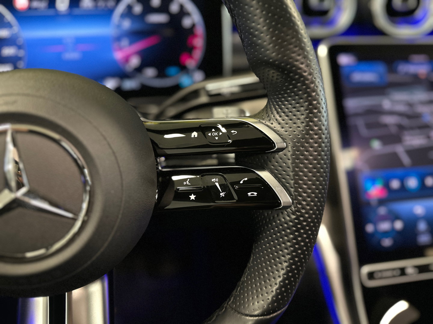 Mercedes-Benz C-Klasse 300 4MATIC AMG Line | Panoramadak | Burmester | 360° Camera | Digital Light | Memory Seats | Sfeerverlichting | Adaptieve Cruise Control | Lane Assist |