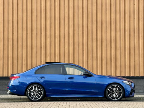 Mercedes-Benz C-Klasse 300 4MATIC AMG Line | Panoramadak | Burmester | 360° Camera | Digital Light | Memory Seats | Sfeerverlichting | Adaptieve Cruise Control | Lane Assist |