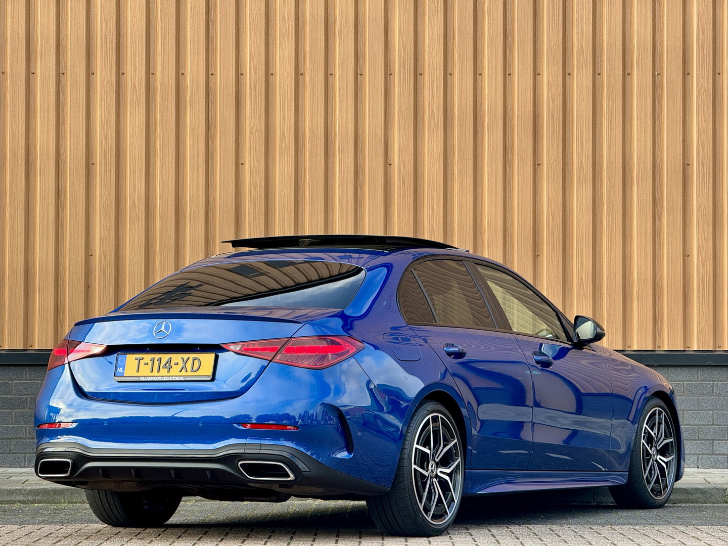Mercedes-Benz C-Klasse 300 4MATIC AMG Line | Panoramadak | Burmester | 360° Camera | Digital Light | Memory Seats | Sfeerverlichting | Adaptieve Cruise Control | Lane Assist |