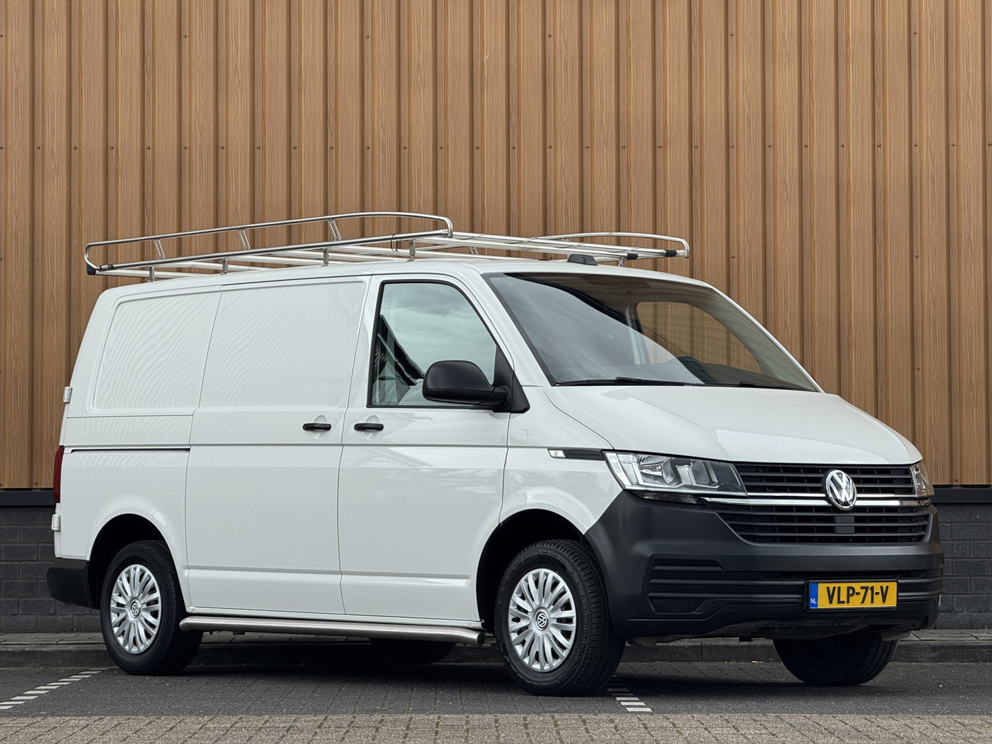 Volkswagen Transporter 2.0 TDI L1H1 26 Economy Business | Parkeersensor Achter | Cruise Control | Apple Carplay | 3 Zits | Airconditioning |