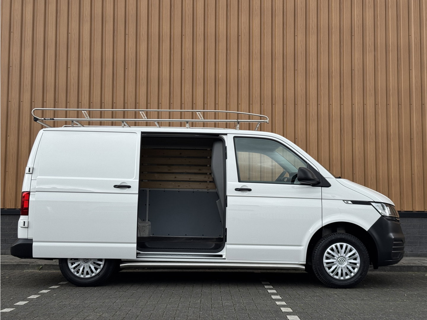 Volkswagen Transporter 2.0 TDI L1H1 26 Economy Business | Parkeersensor Achter | Cruise Control | Apple Carplay | 3 Zits | Airconditioning |
