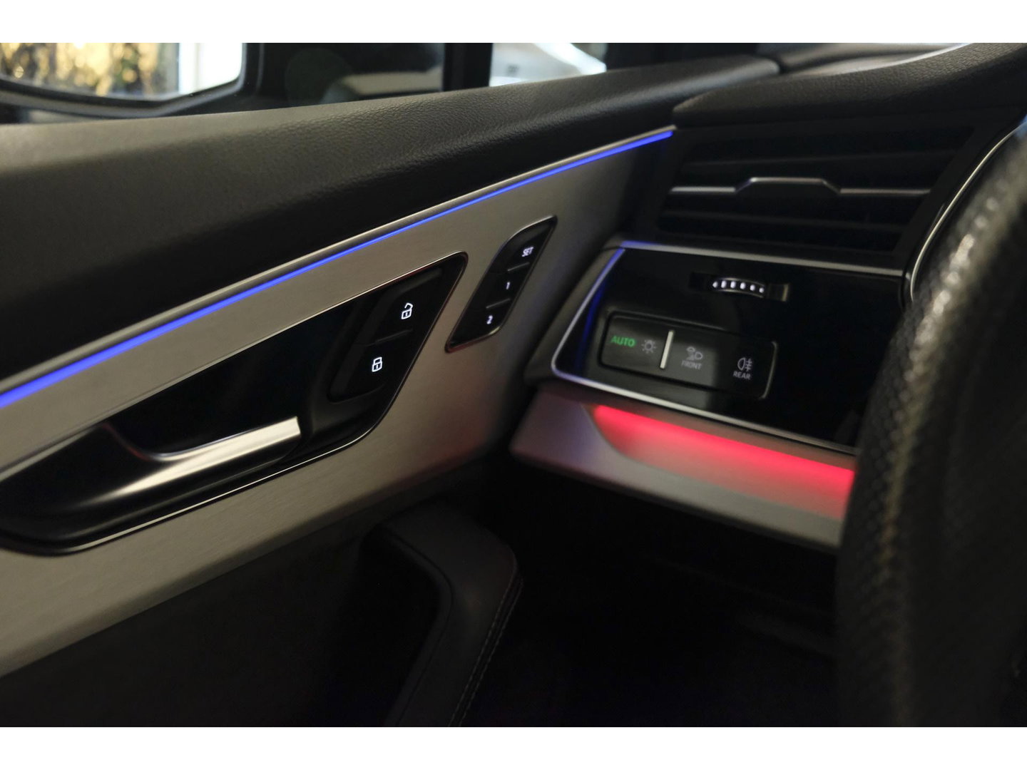 Audi Q7 60 TFSIe 455pk Competition Panoramadak RS-stoelen Trekhaak *SOH 87%* Laser led Softclose NLauto