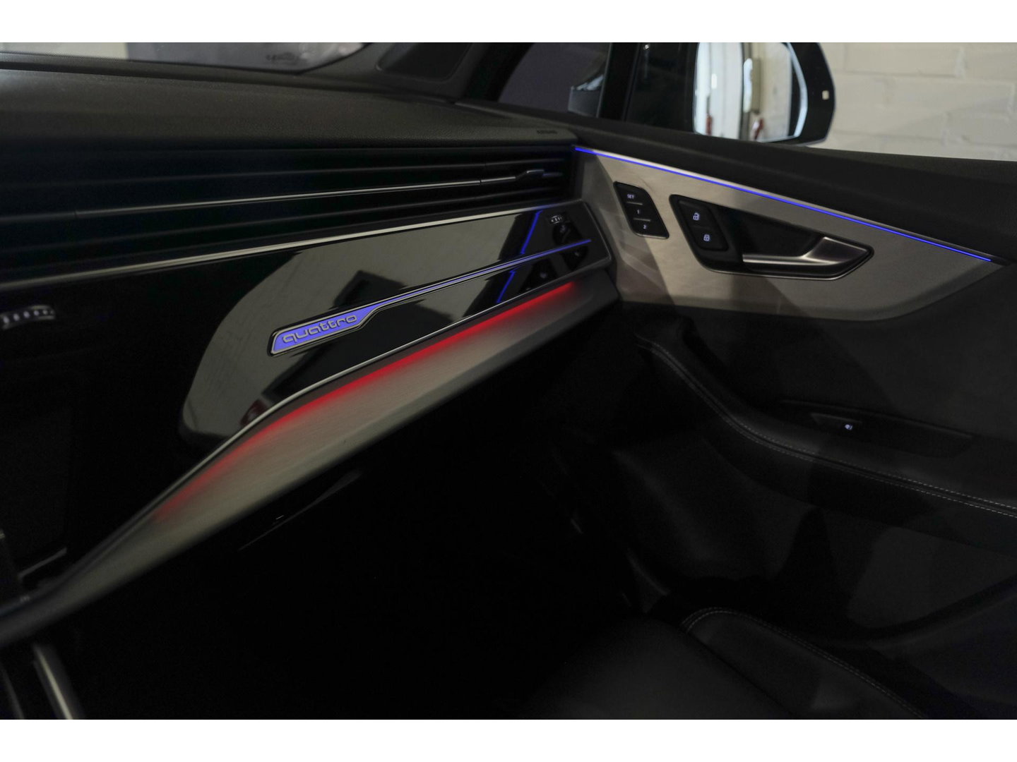 Audi Q7 60 TFSIe 455pk Competition Panoramadak RS-stoelen Trekhaak *SOH 87%* Laser led Softclose NLauto