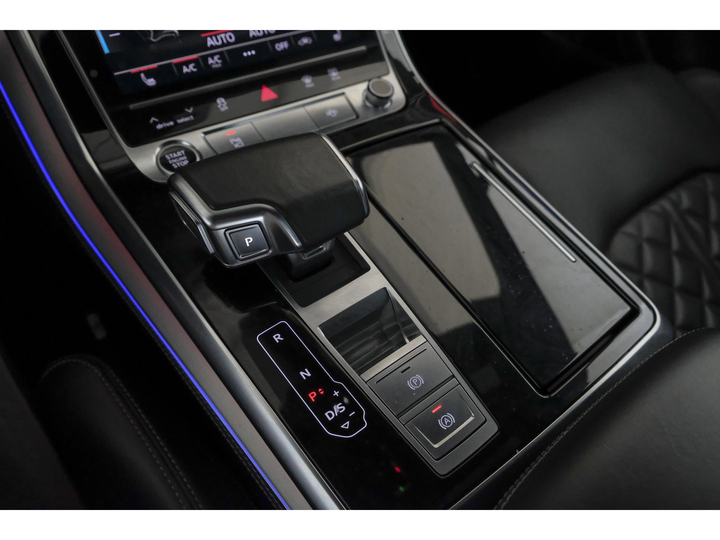 Audi Q7 60 TFSIe 455pk Competition Panoramadak RS-stoelen Trekhaak *SOH 87%* Laser led Softclose NLauto