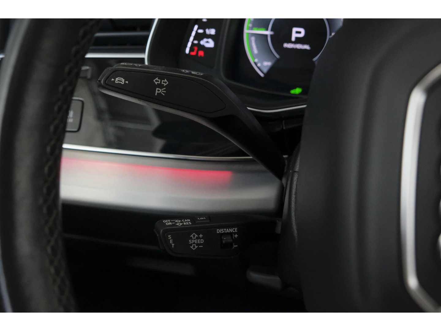Audi Q7 60 TFSIe 455pk Competition Panoramadak RS-stoelen Trekhaak *SOH 87%* Laser led Softclose NLauto