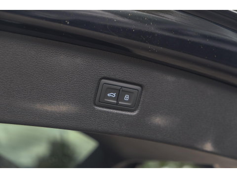 Audi Q7 60 TFSIe 455pk Competition Panoramadak RS-stoelen Trekhaak *SOH 87%* Laser led Softclose NLauto