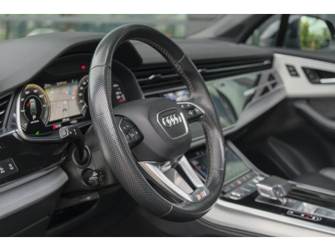 Audi Q7 60 TFSIe 455pk Competition Panoramadak RS-stoelen Trekhaak *SOH 87%* Laser led Softclose NLauto