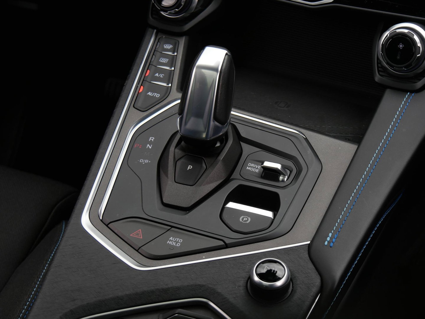 Lynk & Co 01 PHEV/ 360°CAMERA/ TREKHAAK/ PANORAMADAK/ SFEERVERLICHTING