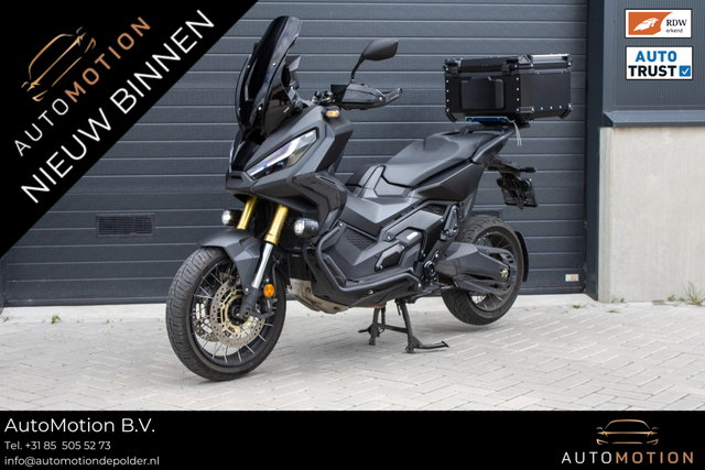 Honda X-ADV - 750 | Akra| Mistlampen | Koffer | Smoked Windscherm