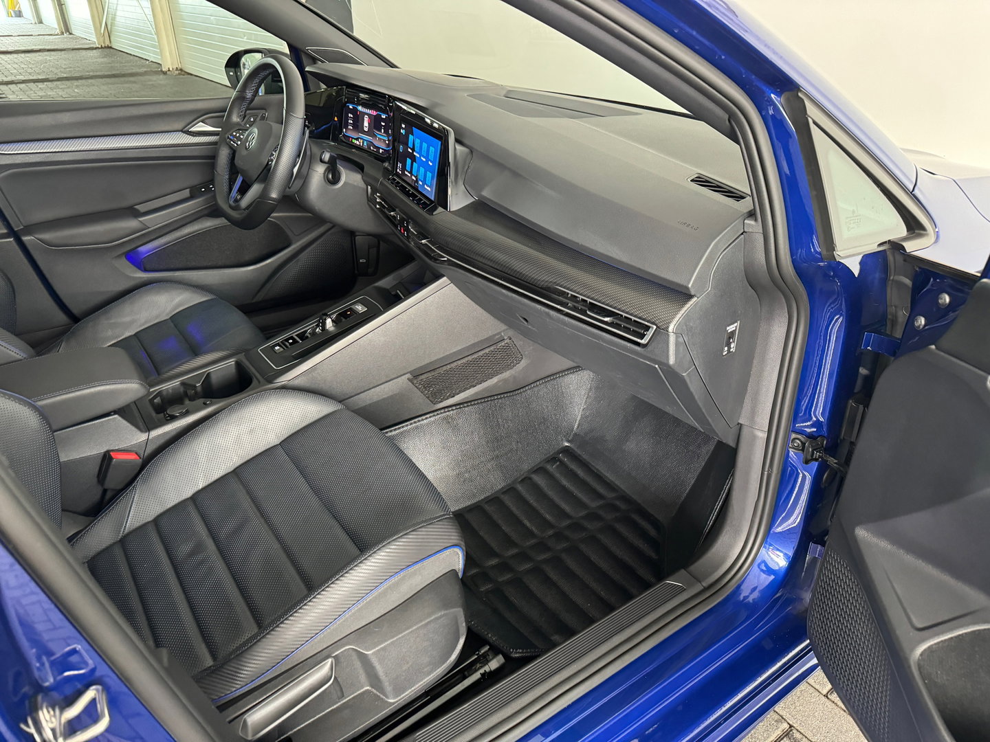 Volkswagen Golf 2.0 TSI 4M R Performance Pano|Akrapovic|Memory