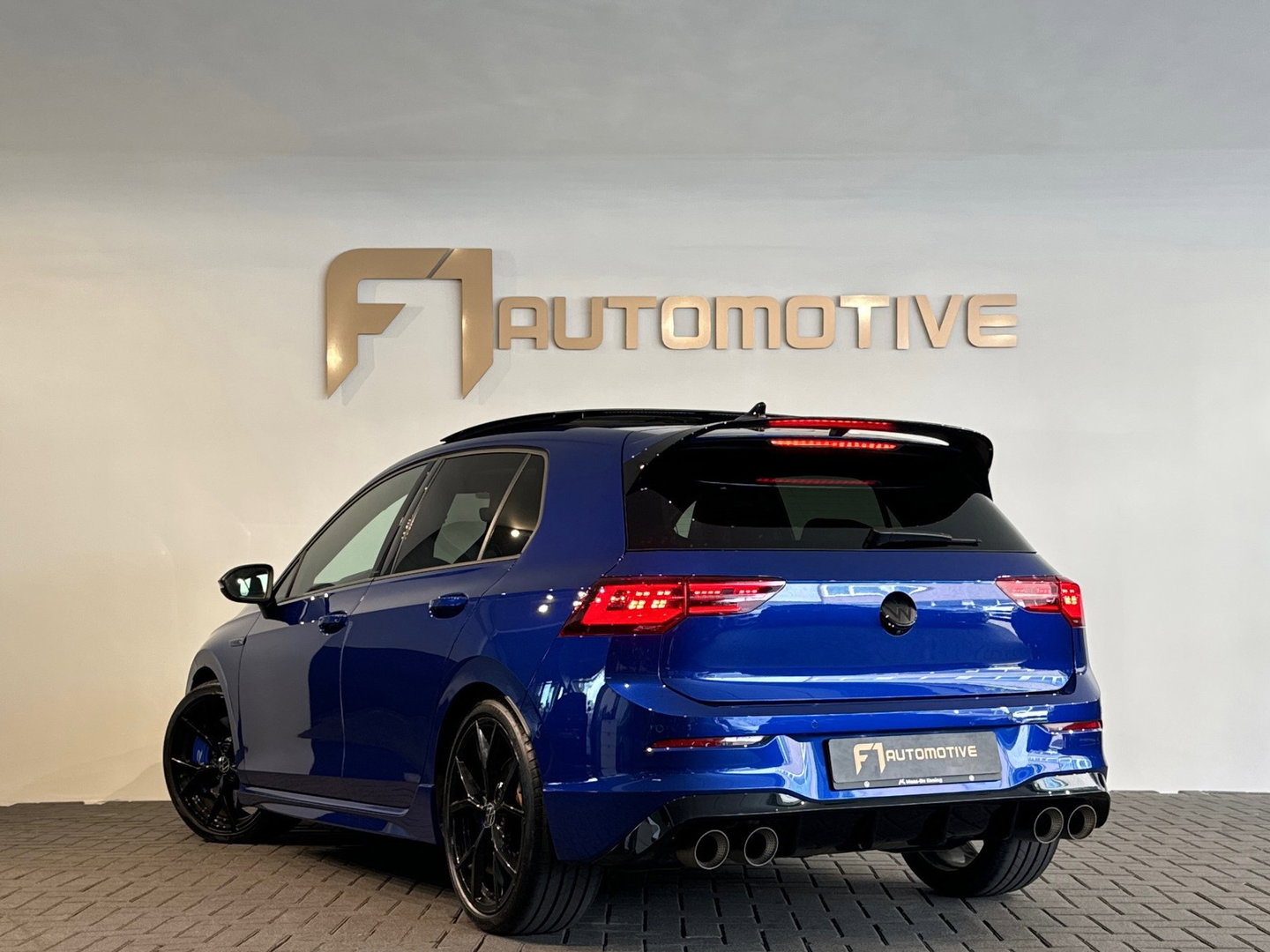 Volkswagen Golf 2.0 TSI 4M R Performance Pano|Akrapovic|Memory