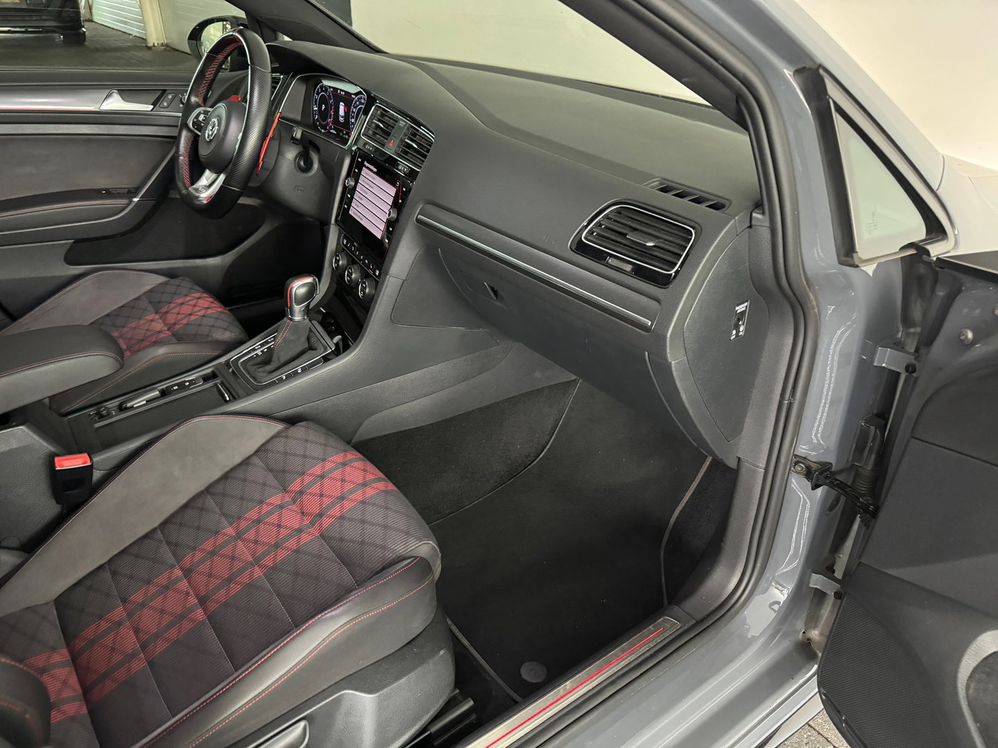 Volkswagen Golf 2.0 TSI GTI TCR Pano|Keyless|DCC|PPF|Milltek