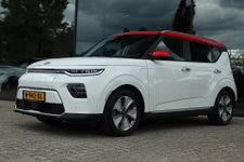Kia e-Soul - EXECUTIVELINE 64KWH SOH 100% | CARPLAY | CAMERA | KEY-LESS | HARMAN/KARDON | HUD | LED | LEDER | ACC