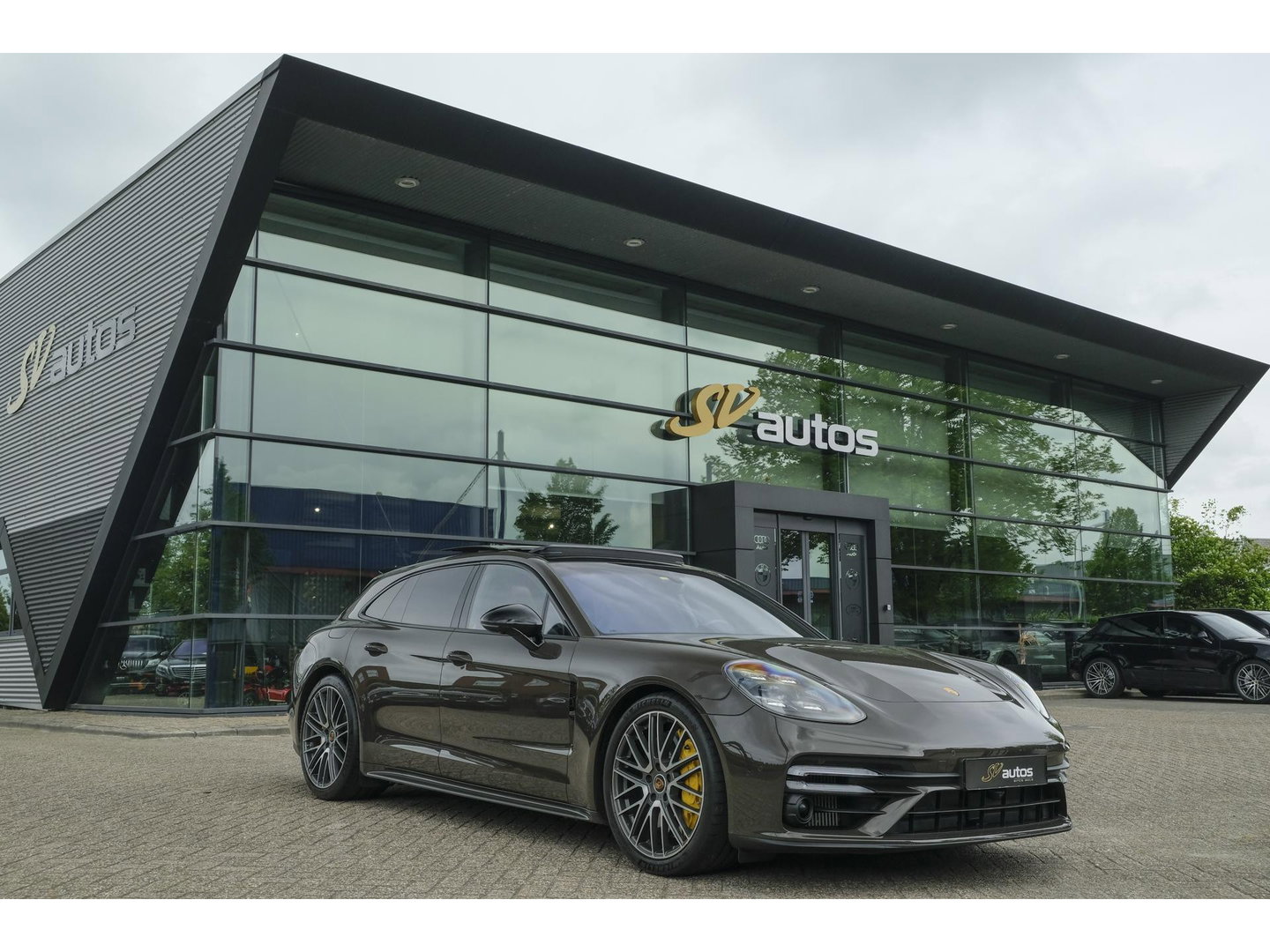 Porsche Panamera Sport Turismo 4.0 V8 Turbo S 700pk E-Hybrid Panoramadak Keramisch Luchtvering 4-wielsturing NLauto 1e eigenaar!
