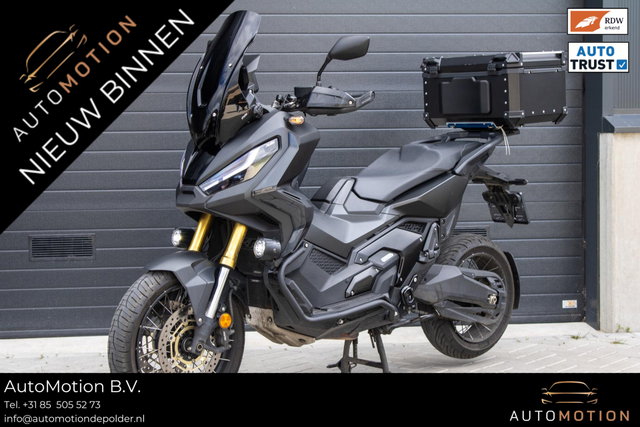 Honda X-ADV - 750 | Akra| Mistlampen | Koffer | Smoked Windscherm