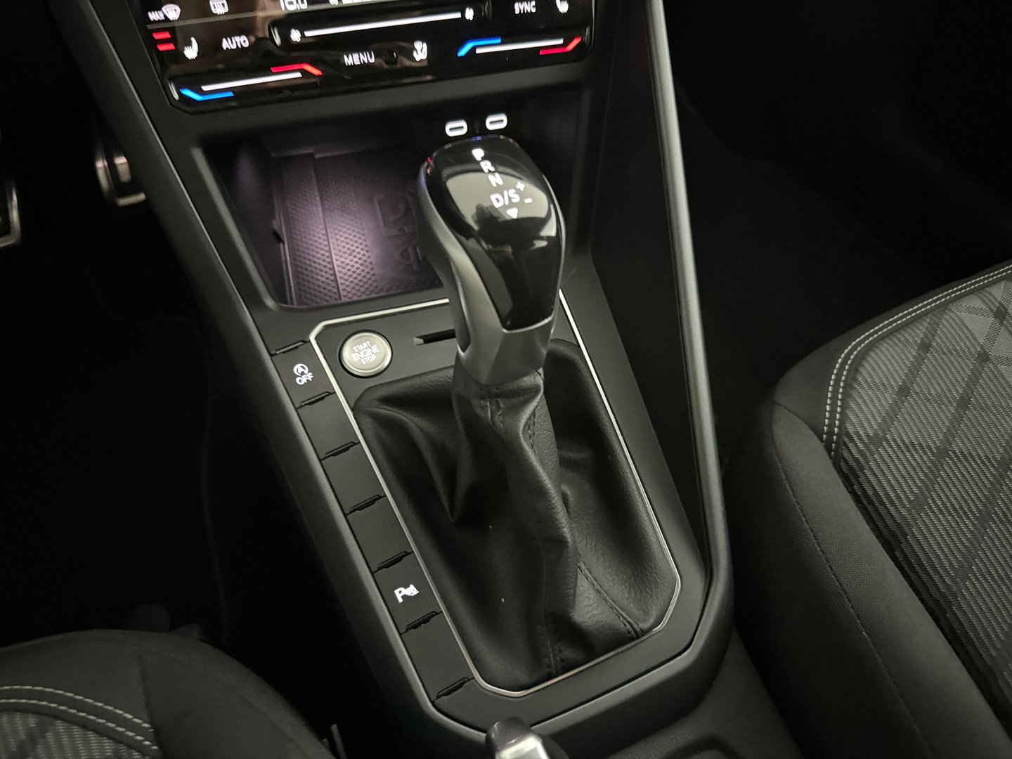 Volkswagen Taigo 1.0 TSI R-Line Edition Keyless|CarPlay|IQ