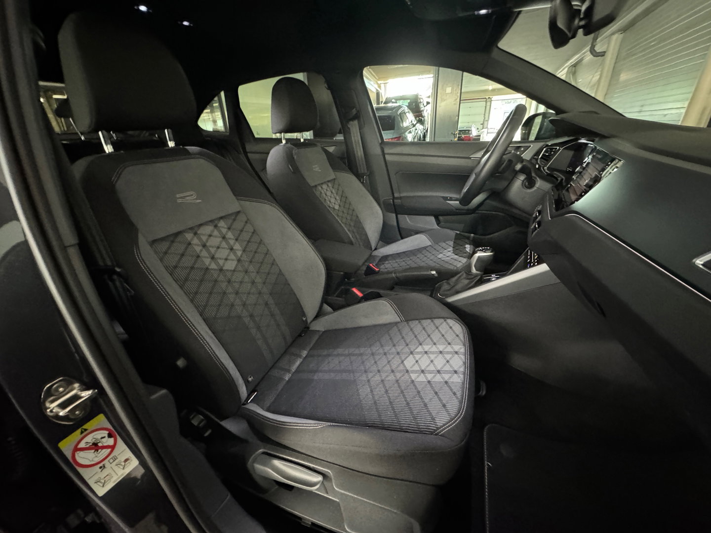 Volkswagen Taigo 1.0 TSI R-Line Edition Keyless|CarPlay|IQ