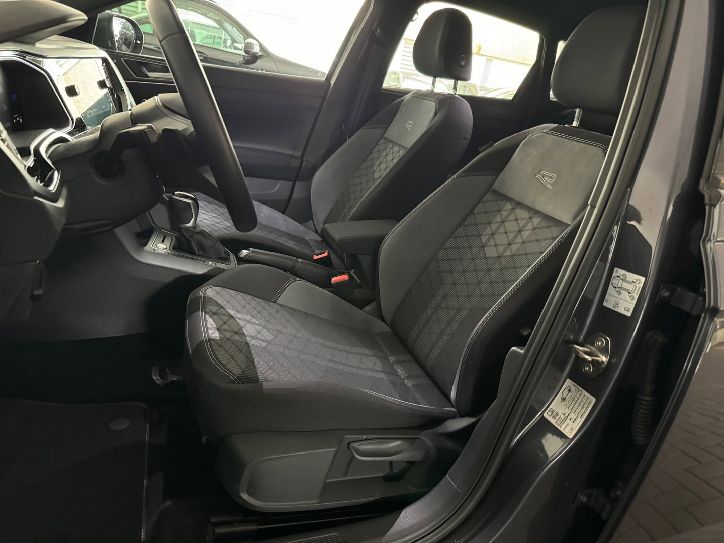 Volkswagen Taigo 1.0 TSI R-Line Edition Keyless|CarPlay|IQ