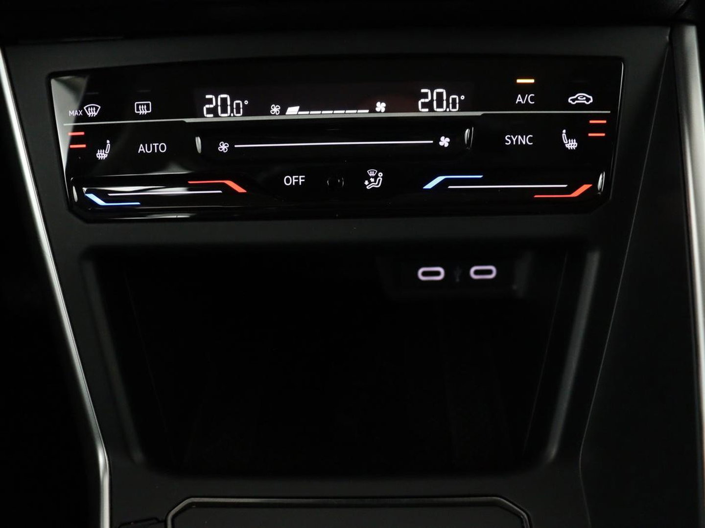 Volkswagen Taigo 1.0 TSI Life Business | Stoelverwarming | Adaptive cruise | Carplay | Navigatie | Parkeerhulp | DAB | Climate control | Full LED | File Assistent | 53.300km NAP | Origineel NL