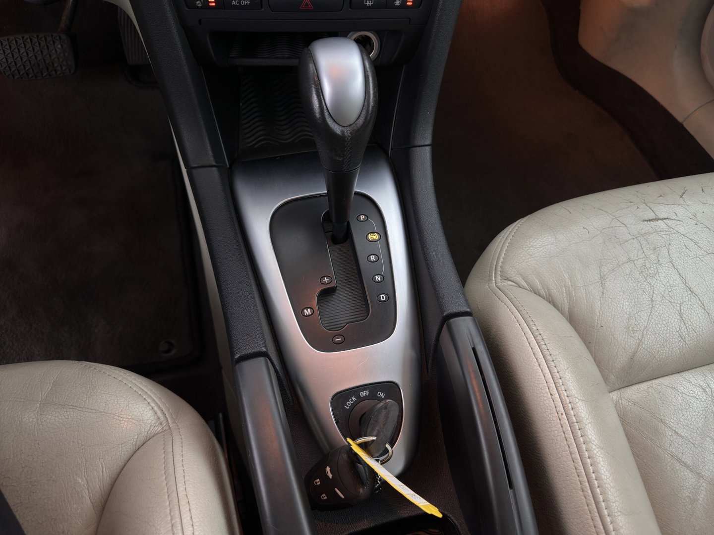 Saab 9-3 Cabrio 1.9 TiD Vector *AUT | NAVI-FULLMAP | LEATHER | ECC | PDC | CRUISE | HEATED-COMFORTSEATS | TOWBAR | 16''ALU*