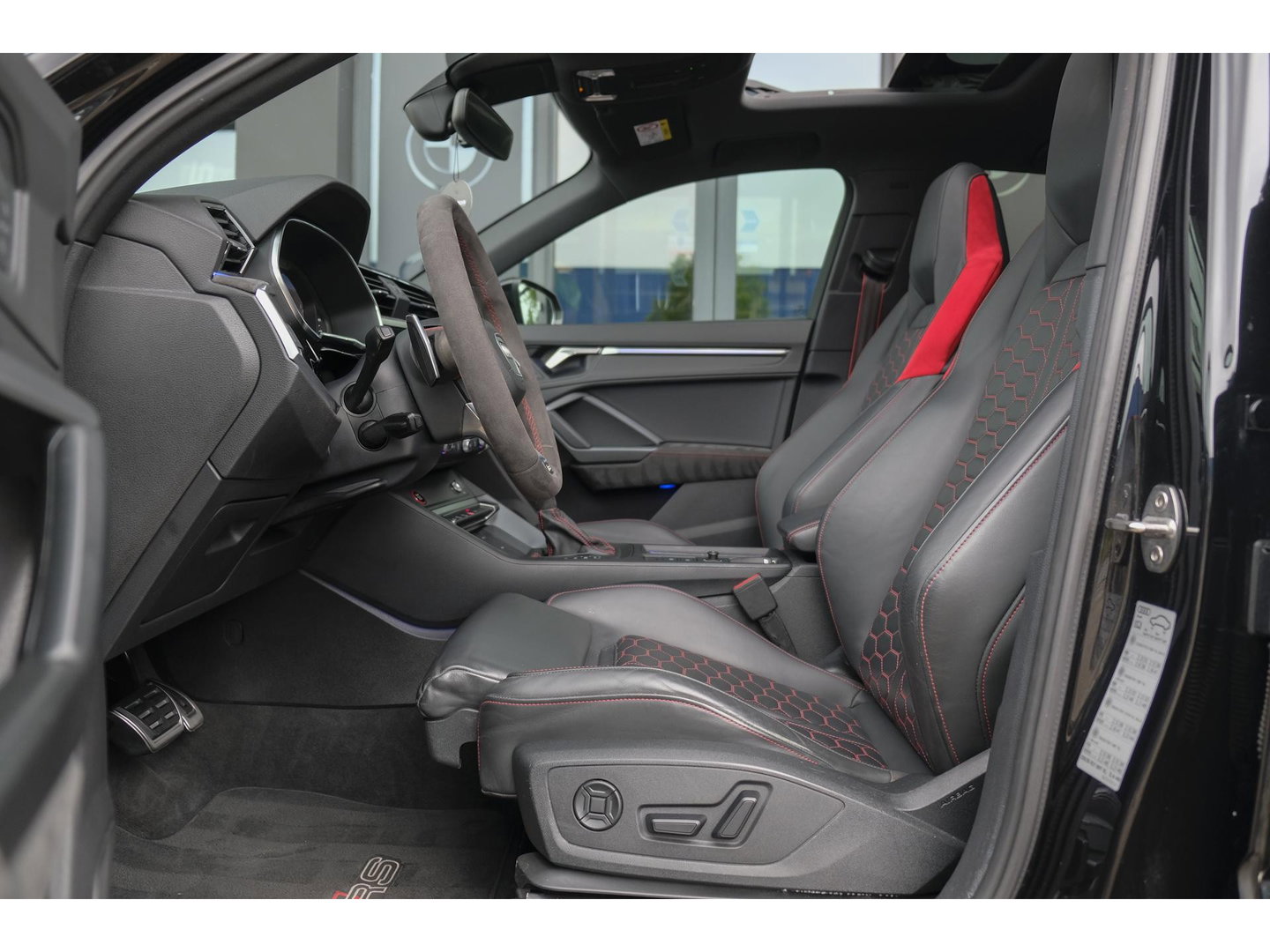 Audi RSQ3 Sportback TFSI 400pk Panoramadak Sonos Trekhaak 21" LMV BOMVOL Rode stiksels Carbon