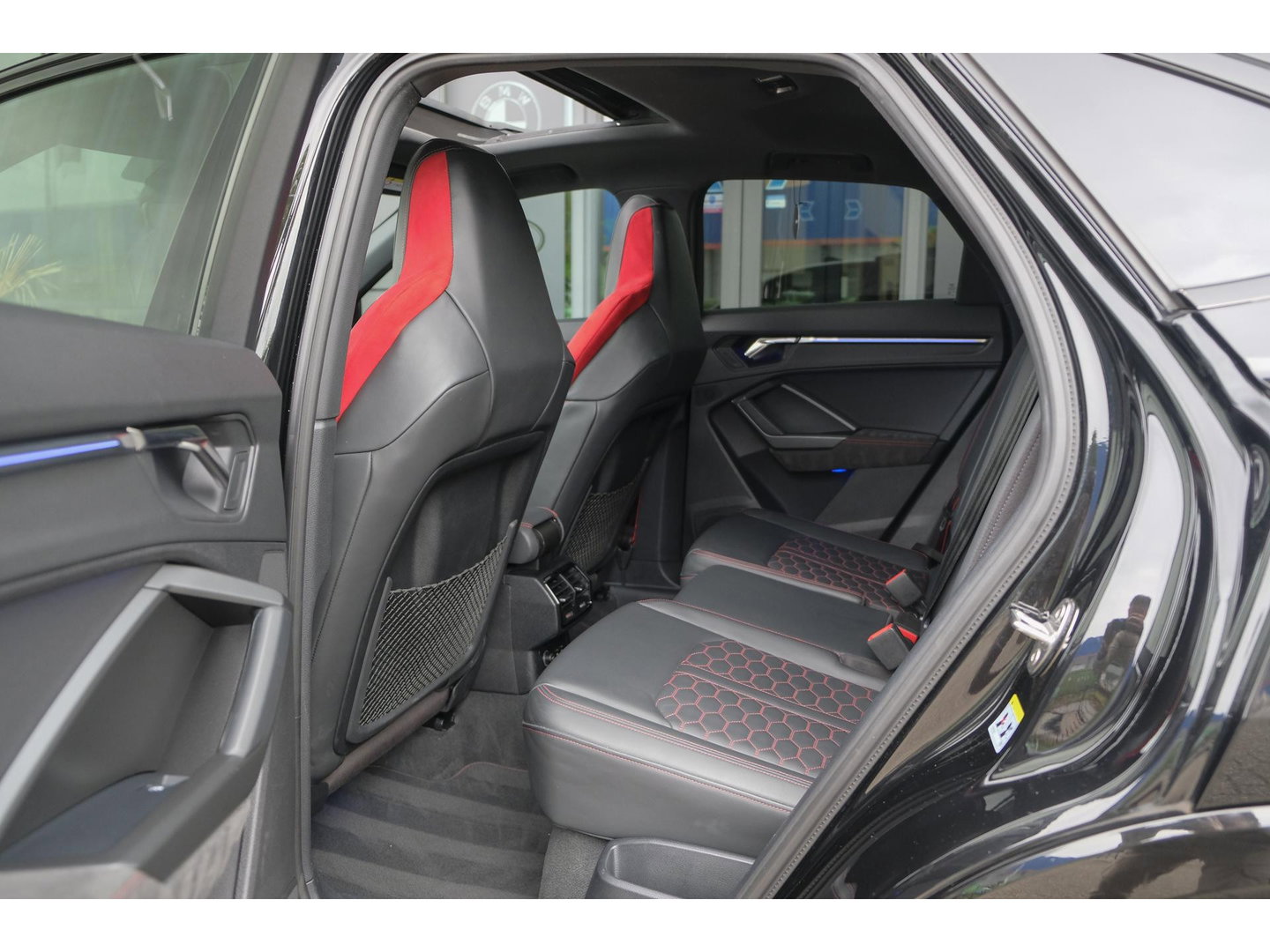 Audi RSQ3 Sportback TFSI 400pk Panoramadak Sonos Trekhaak 21" LMV BOMVOL Rode stiksels Carbon