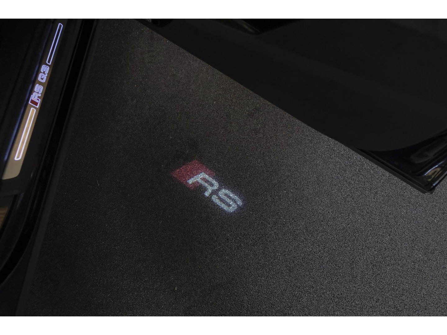 Audi RSQ3 Sportback TFSI 400pk Panoramadak Sonos Trekhaak 21" LMV BOMVOL Rode stiksels Carbon