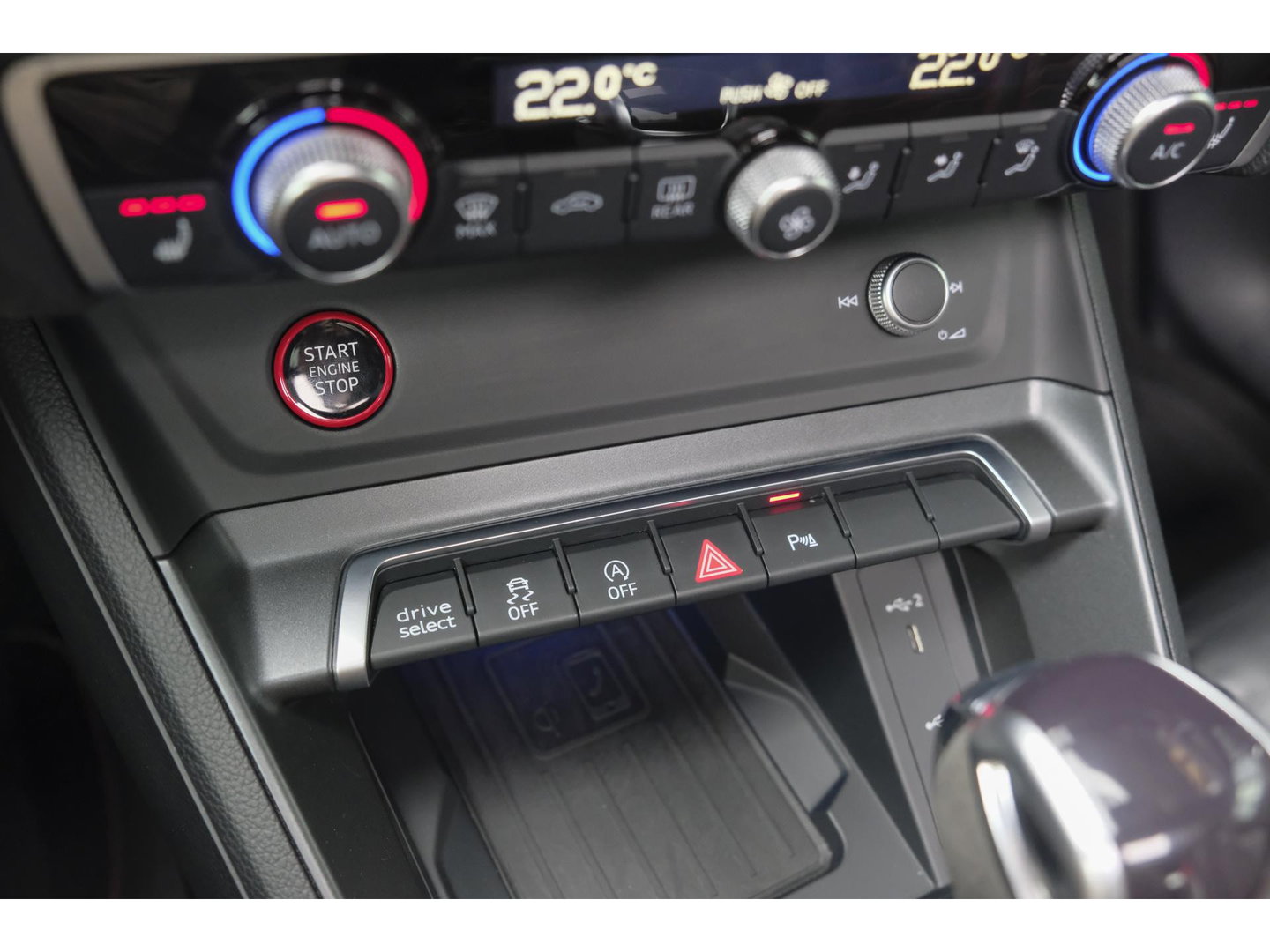 Audi RSQ3 Sportback TFSI 400pk Panoramadak Sonos Trekhaak 21" LMV BOMVOL Rode stiksels Carbon