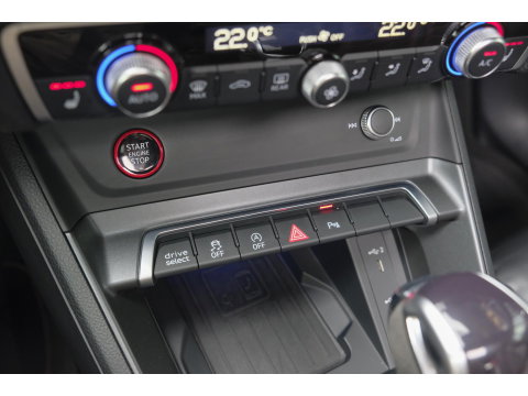 Audi RSQ3 Sportback TFSI 400pk Panoramadak Sonos Trekhaak 21" LMV BOMVOL Rode stiksels Carbon