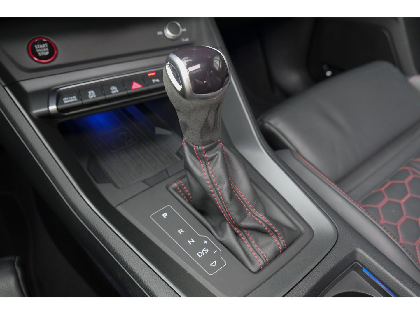 Audi RSQ3 Sportback TFSI 400pk Panoramadak Sonos Trekhaak 21" LMV BOMVOL Rode stiksels Carbon