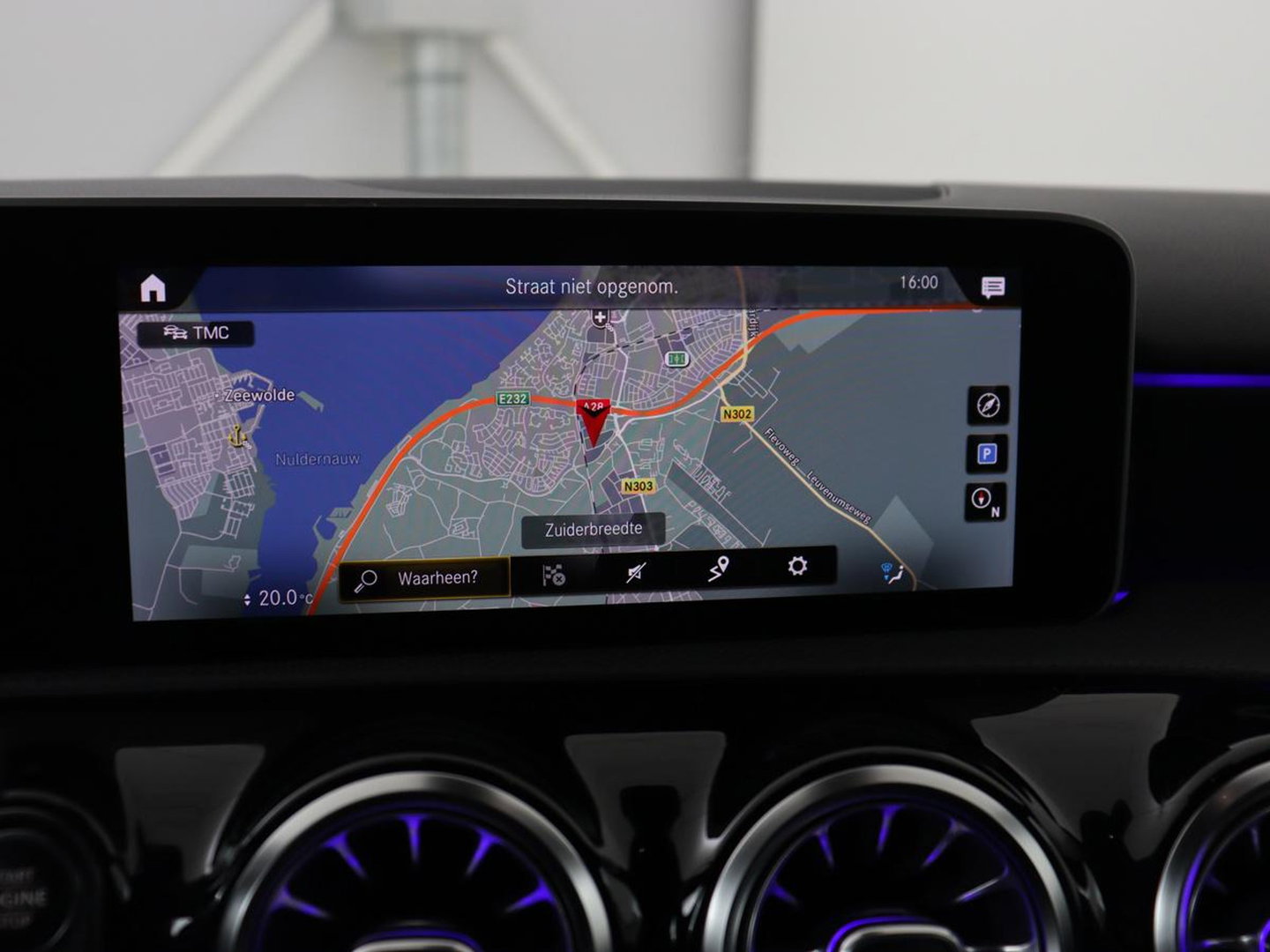 Mercedes-Benz A-Klasse AMG 35 4Matic Night | Panoramadak | Carplay | Widescreen | Stoelverwarming | Burmester | 360 camera | Sfeerverlichting | Leder/Alcantara | Navigatie