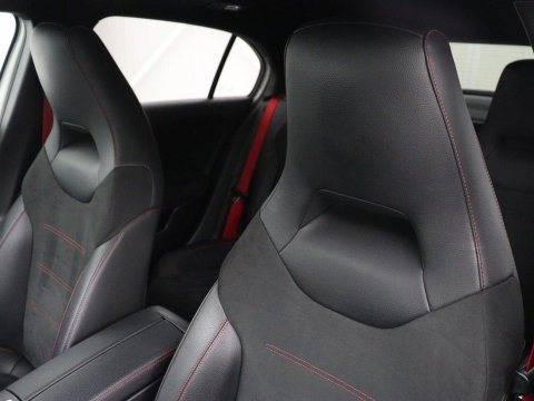 Mercedes-Benz A-Klasse AMG 35 4Matic Night | Panoramadak | Carplay | Widescreen | Stoelverwarming | Burmester | 360 camera | Sfeerverlichting | Leder/Alcantara | Navigatie