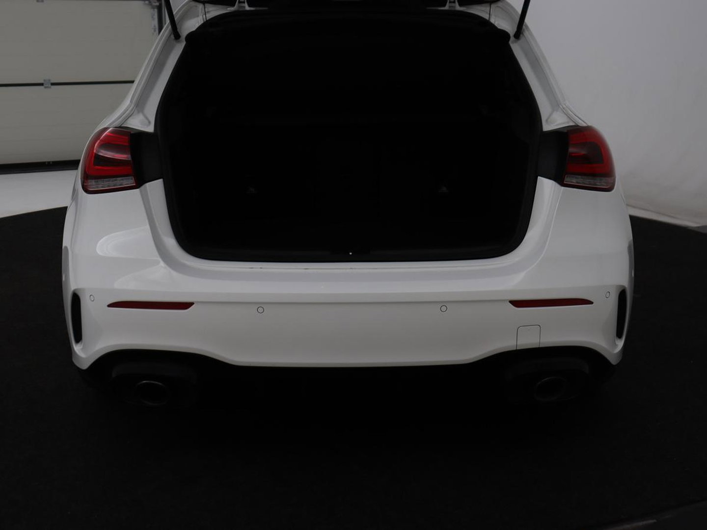 Mercedes-Benz A-Klasse AMG 35 4Matic Night | Panoramadak | Carplay | Widescreen | Stoelverwarming | Burmester | 360 camera | Sfeerverlichting | Leder/Alcantara | Navigatie