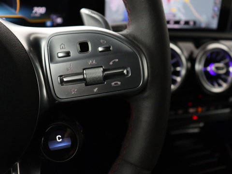 Mercedes-Benz A-Klasse AMG 35 4Matic Night | Panoramadak | Carplay | Widescreen | Stoelverwarming | Burmester | 360 camera | Sfeerverlichting | Leder/Alcantara | Navigatie