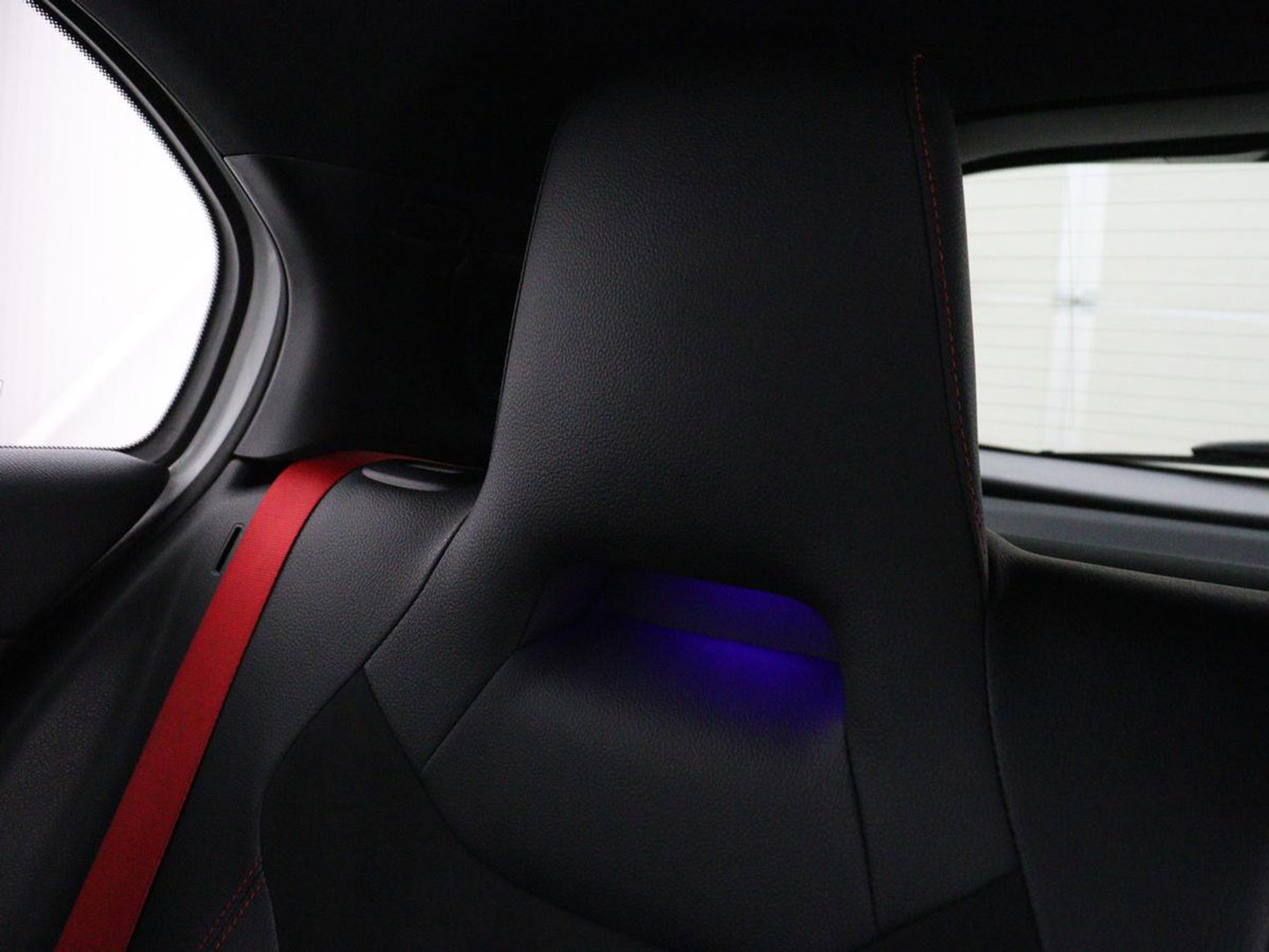 Mercedes-Benz A-Klasse AMG 35 4Matic Night | Panoramadak | Carplay | Widescreen | Stoelverwarming | Burmester | 360 camera | Sfeerverlichting | Leder/Alcantara | Navigatie