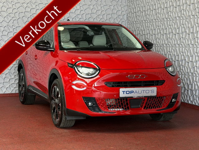 Fiat 600 - 1.2 HYBRID LA PRIMA CAMERA CARPLAY ADAP.CRUISE STOELVERW. ELEK.KLEP LEER MASSAGE ELEK.STOEL 18''LMV ✅ Top Auto Fiat Wijchen , 30 Jaar ervaring in Fiat , Wij leveren de : Icon / La Prima / Pop / Sport . Urban / Benzine / Hybrid . Met Fabrieksgarantie ✅