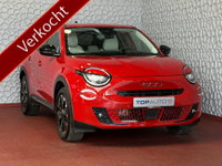 Fiat 600 - 1.2 HYBRID LA PRIMA CAMERA CARPLAY ADAP.CRUISE STOELVERW. ELEK.KLEP LEER MASSAGE ELEK.STOEL 18''LMV ✅ Top Auto Fiat Wijchen , 30 Jaar ervaring in Fiat , Wij leveren de : Icon / La Prima / Pop / Sport . Urban / Benzine / Hybrid . Met Fabrieksgarantie ✅