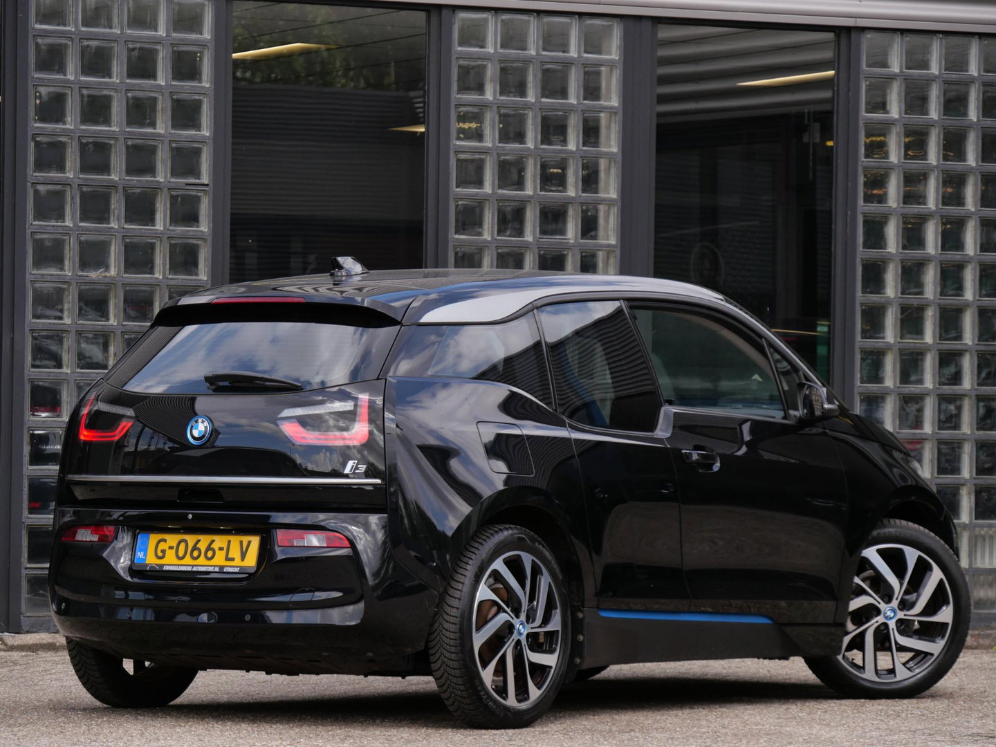 BMW i3 42kWh/ WARMTEPOMP/ CAMERA/ PDC V+A/ DAB/ SOH 87%
