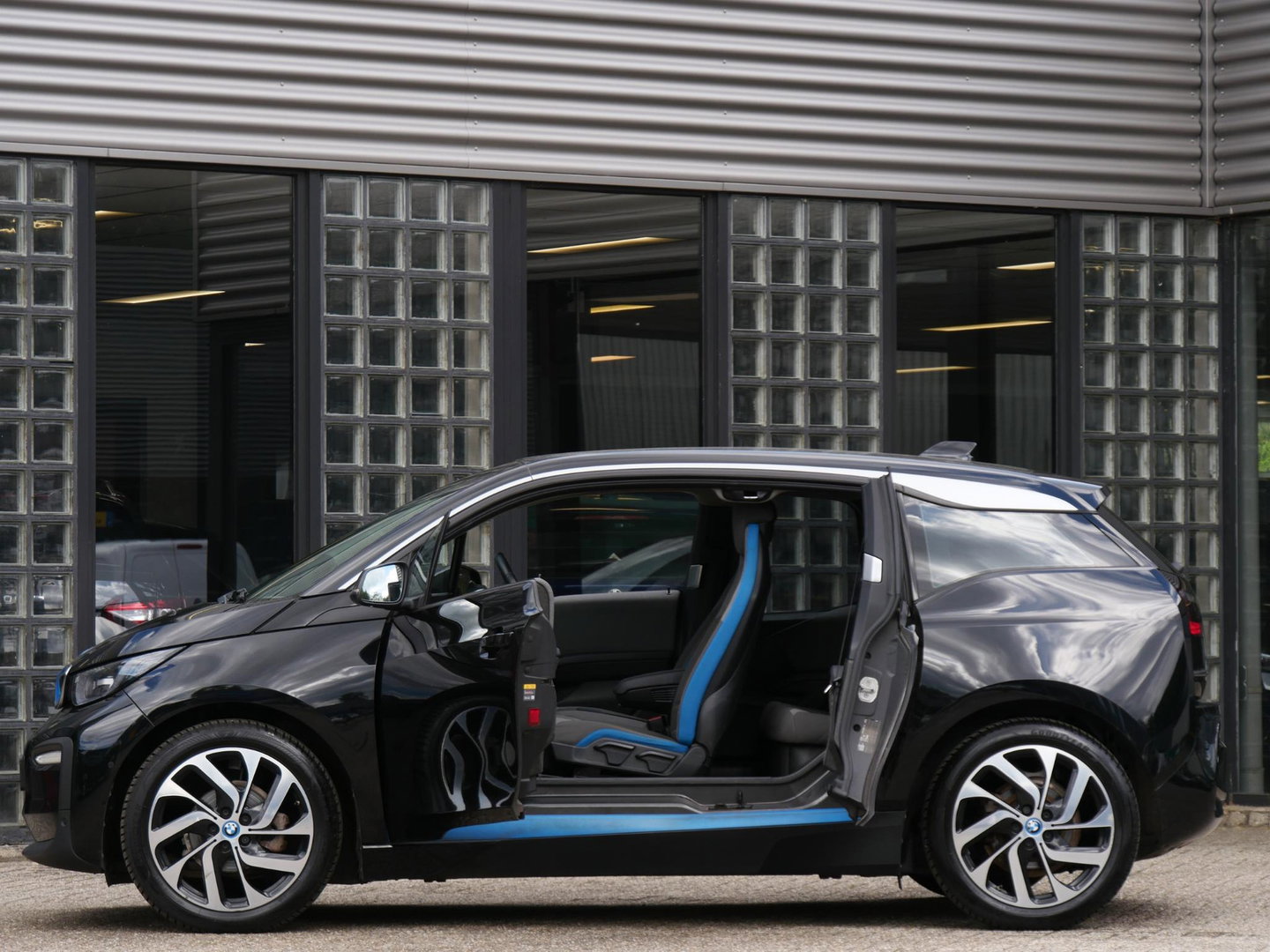 BMW i3 42kWh/ WARMTEPOMP/ CAMERA/ PDC V+A/ DAB/ SOH 87%
