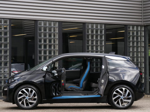 BMW i3 42kWh/ WARMTEPOMP/ CAMERA/ PDC V+A/ DAB/ SOH 87%