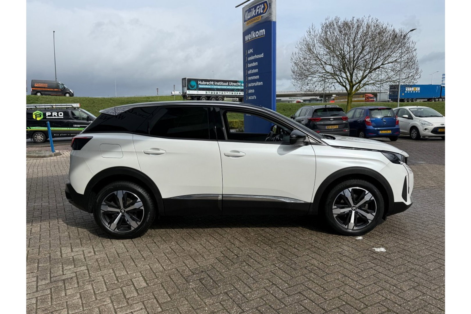 Peugeot 3008 1.2 PURETECH ALLUREPACK AUTOMAAT 130PK AIRCO NAVI PDC-CAMERA.