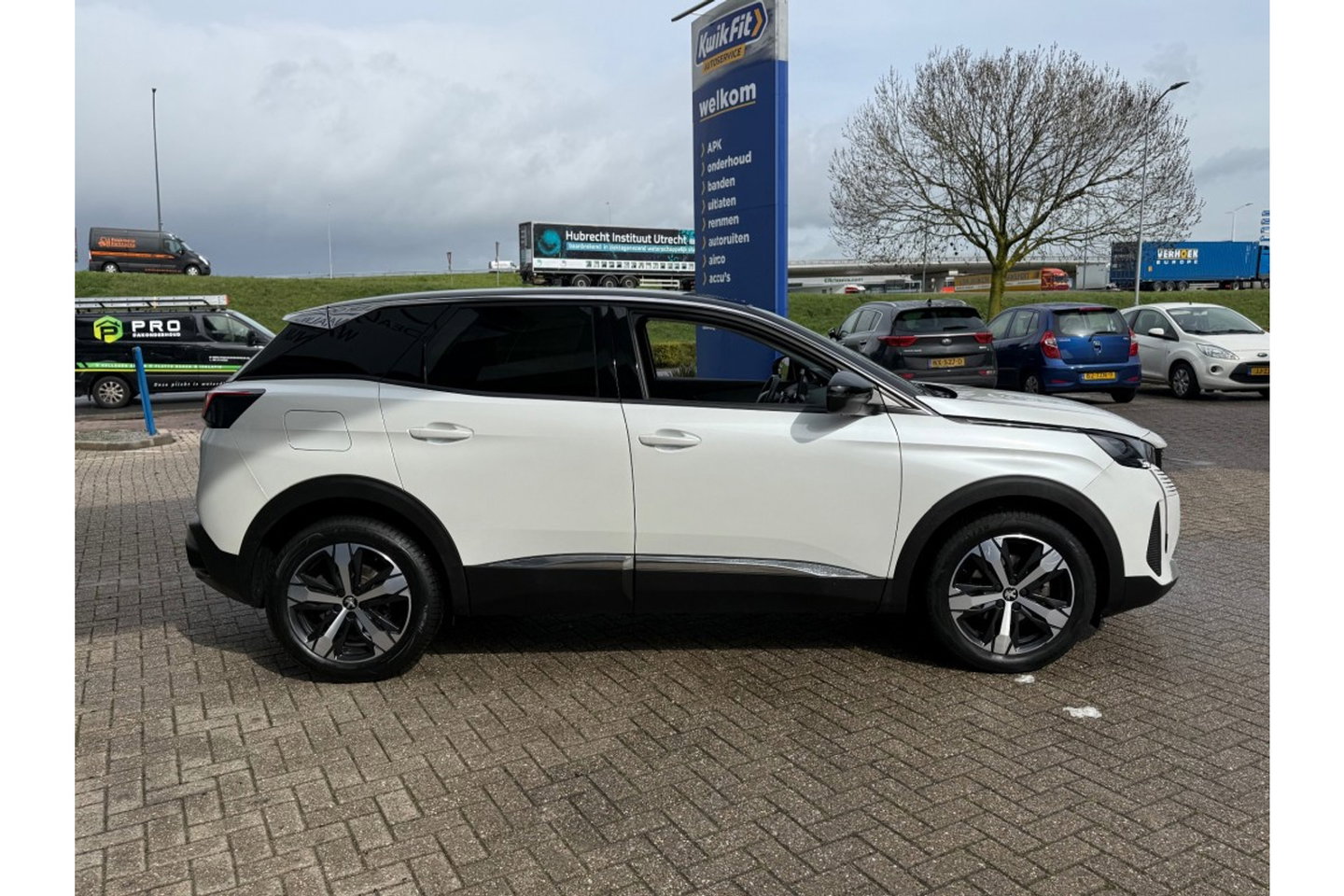 Peugeot 3008 1.2 PURETECH ALLUREPACK AUTOMAAT 130PK AIRCO NAVI PDC-CAMERA.