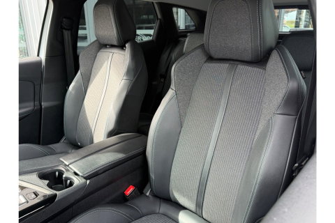 Peugeot 3008 1.2 PURETECH ALLUREPACK AUTOMAAT 130PK AIRCO NAVI PDC-CAMERA.
