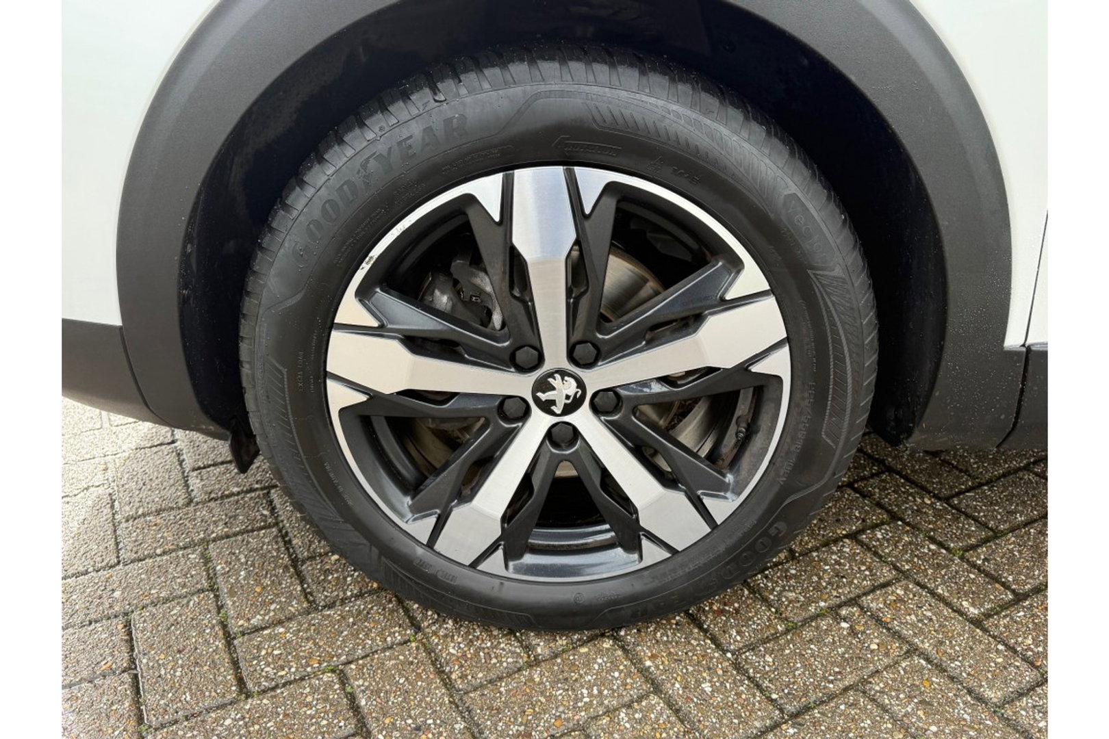 Peugeot 3008 1.2 PURETECH ALLUREPACK AUTOMAAT 130PK AIRCO NAVI PDC-CAMERA.