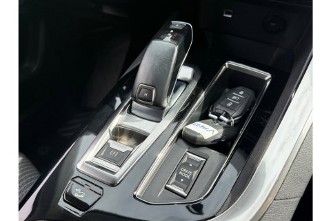 Peugeot 3008 1.2 PURETECH ALLUREPACK AUTOMAAT 130PK AIRCO NAVI PDC-CAMERA.
