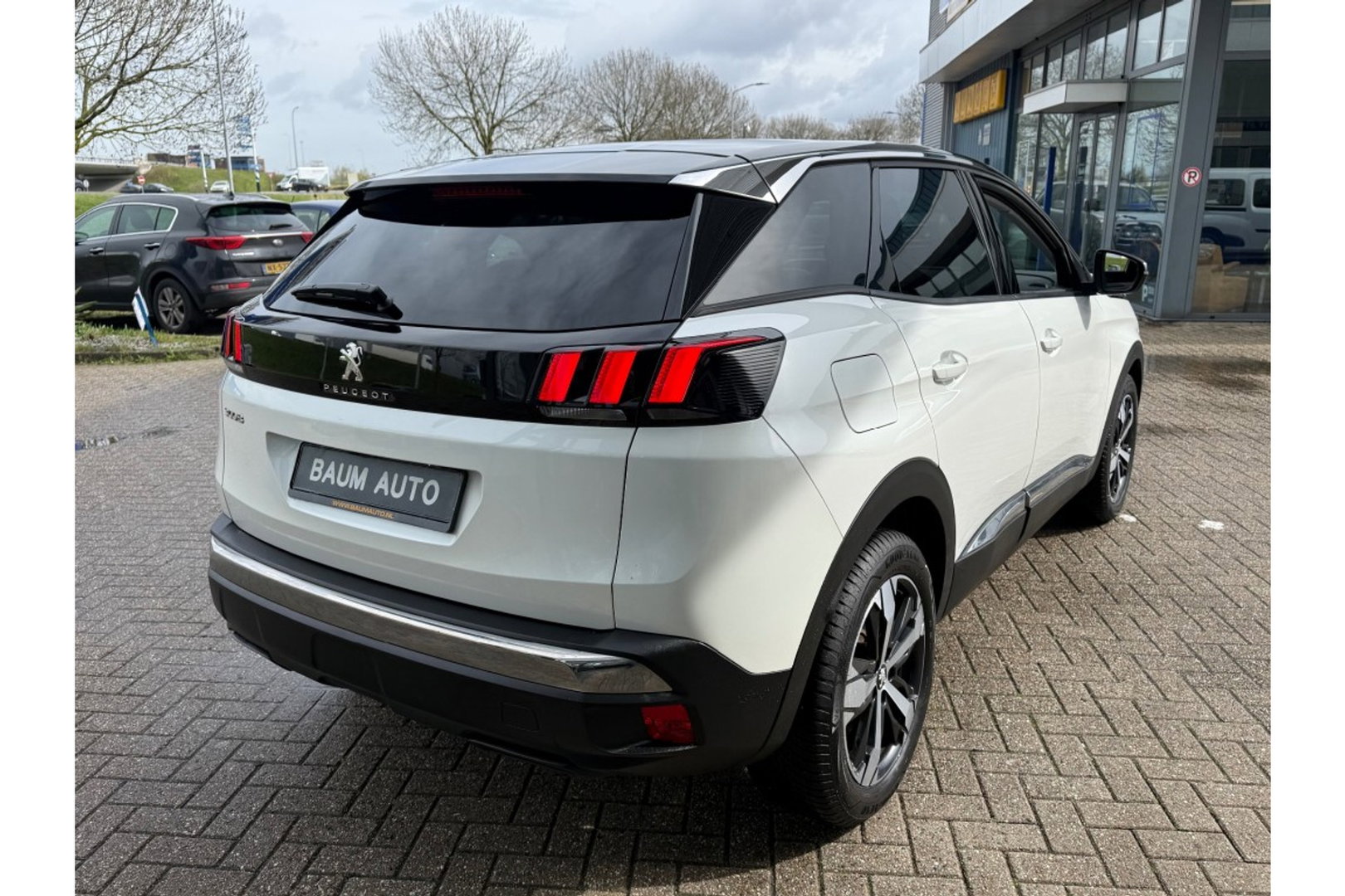 Peugeot 3008 1.2 PURETECH ALLUREPACK AUTOMAAT 130PK AIRCO NAVI PDC-CAMERA.
