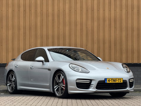 Porsche Panamera 4.8 Turbo | Facelift! | Origineel Nederlands | 520 PK! | Luchtvering | Apple Carplay | Android Auto | 20" Lichtmetaal | Leder | 360° Camera | Bose | Memory Stoelen |