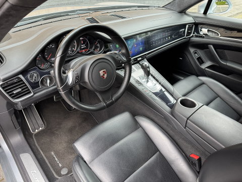 Porsche Panamera 4.8 Turbo | Facelift! | Origineel Nederlands | 520 PK! | Luchtvering | Apple Carplay | Android Auto | 20" Lichtmetaal | Leder | 360° Camera | Bose | Memory Stoelen |
