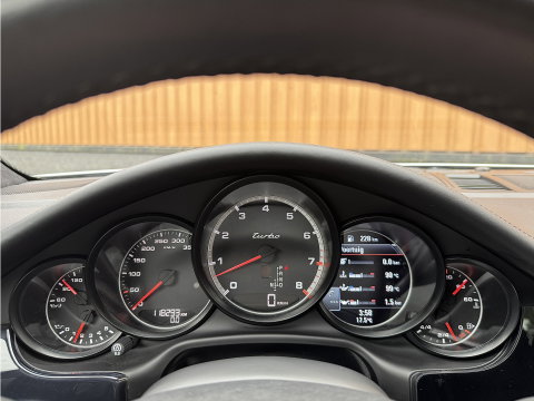 Porsche Panamera 4.8 Turbo | Facelift! | Origineel Nederlands | 520 PK! | Luchtvering | Apple Carplay | Android Auto | 20" Lichtmetaal | Leder | 360° Camera | Bose | Memory Stoelen |